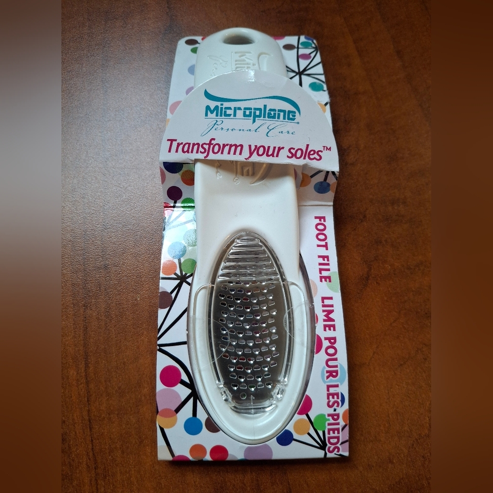 Microplane Colossal Foot File / Pedicure Rasp - Perfect for Calluses - 2 Colors - Picture 5 of 8